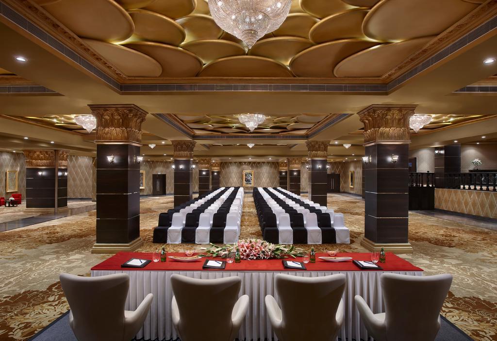 Galaxy Hotel & Spa Гургаон Екстериор снимка
