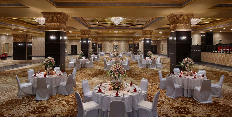 Galaxy Hotel & Spa Гургаон Екстериор снимка