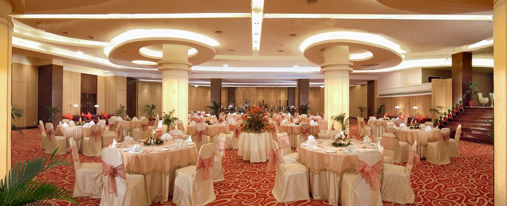 Galaxy Hotel & Spa Гургаон Екстериор снимка
