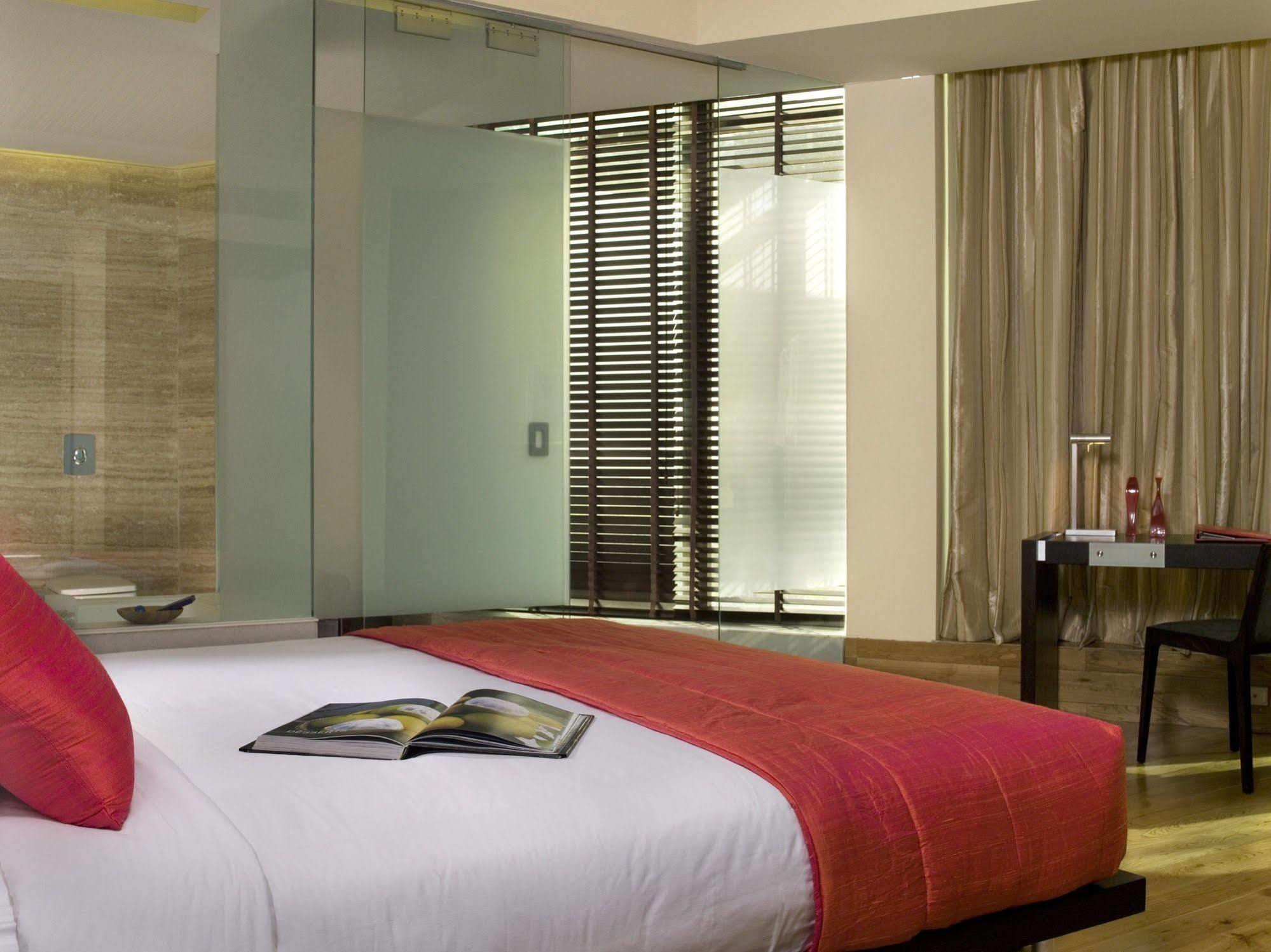 Galaxy Hotel & Spa Гургаон Екстериор снимка