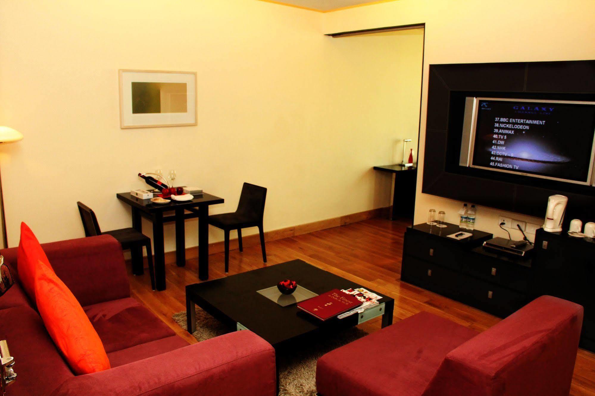 Galaxy Hotel & Spa Гургаон Екстериор снимка