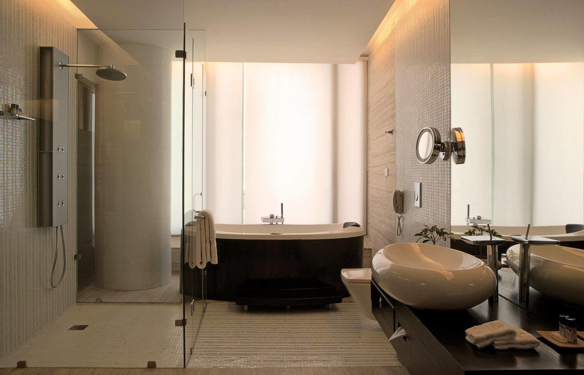 Galaxy Hotel & Spa Гургаон Екстериор снимка