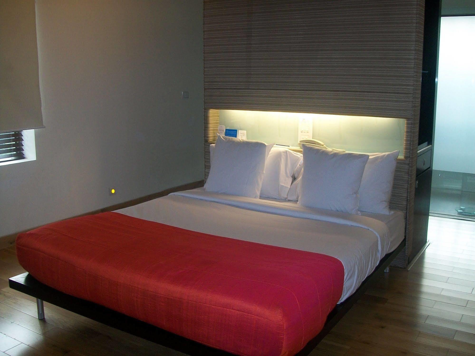 Galaxy Hotel & Spa Гургаон Екстериор снимка