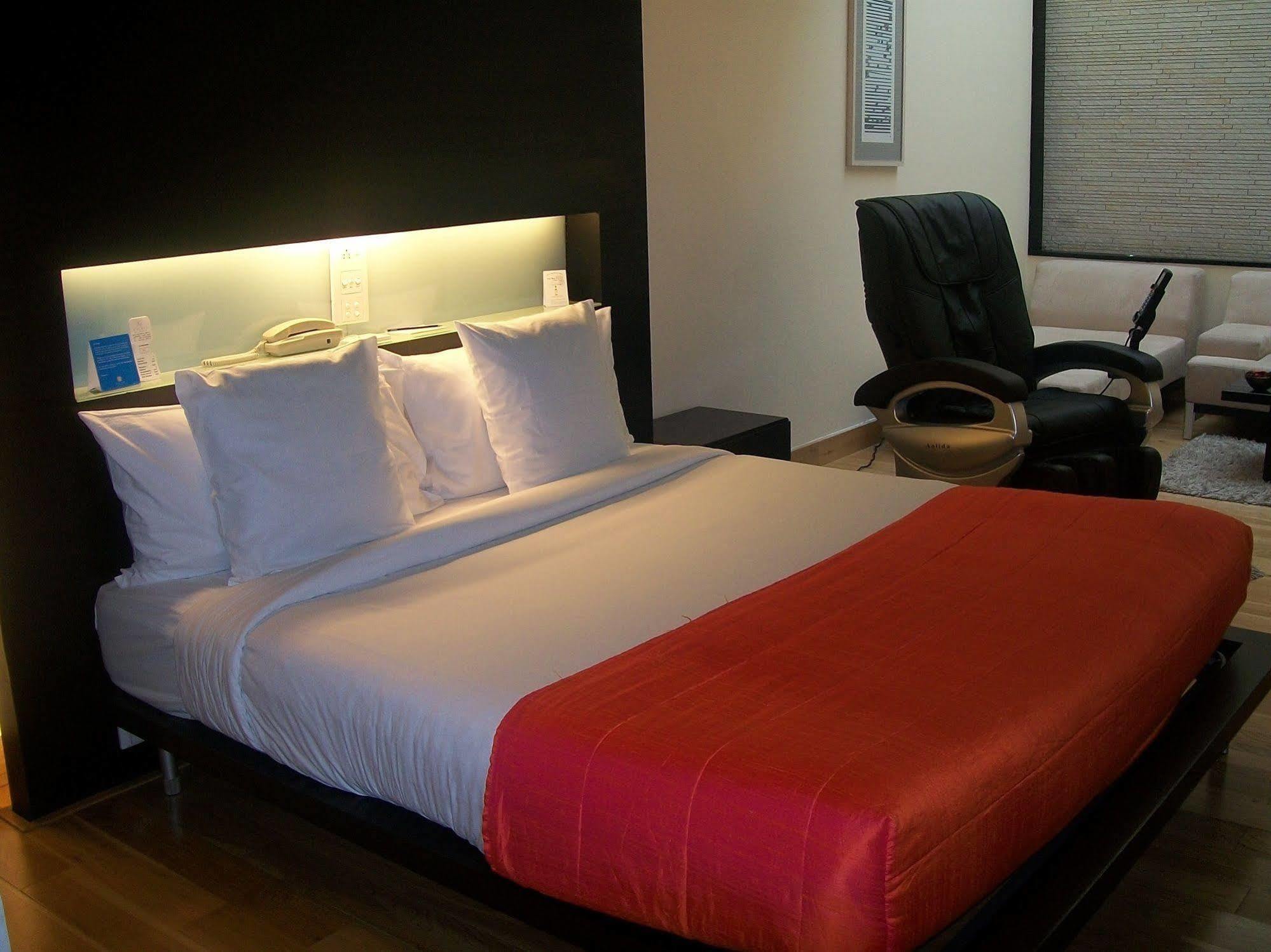 Galaxy Hotel & Spa Гургаон Екстериор снимка