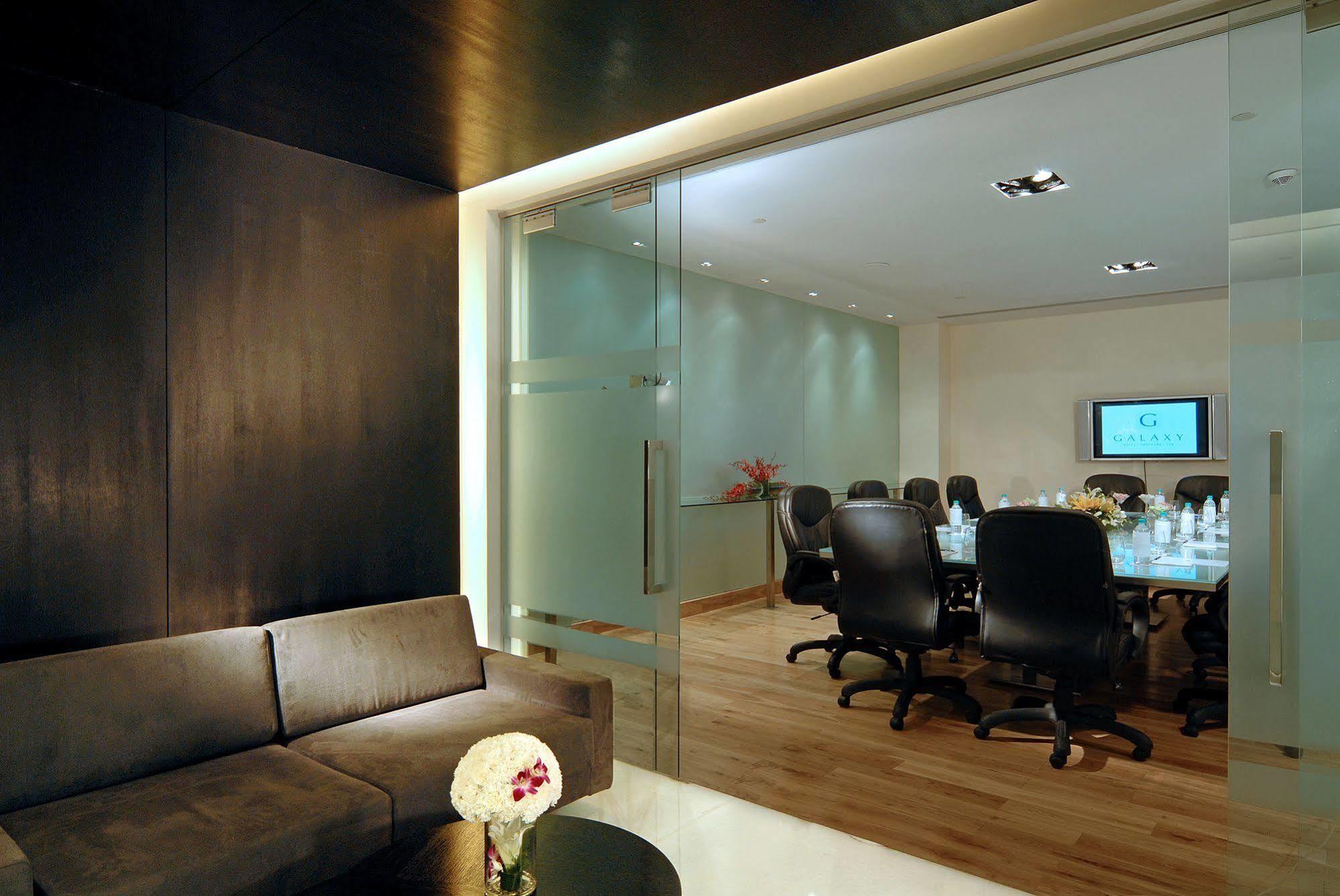Galaxy Hotel & Spa Гургаон Екстериор снимка