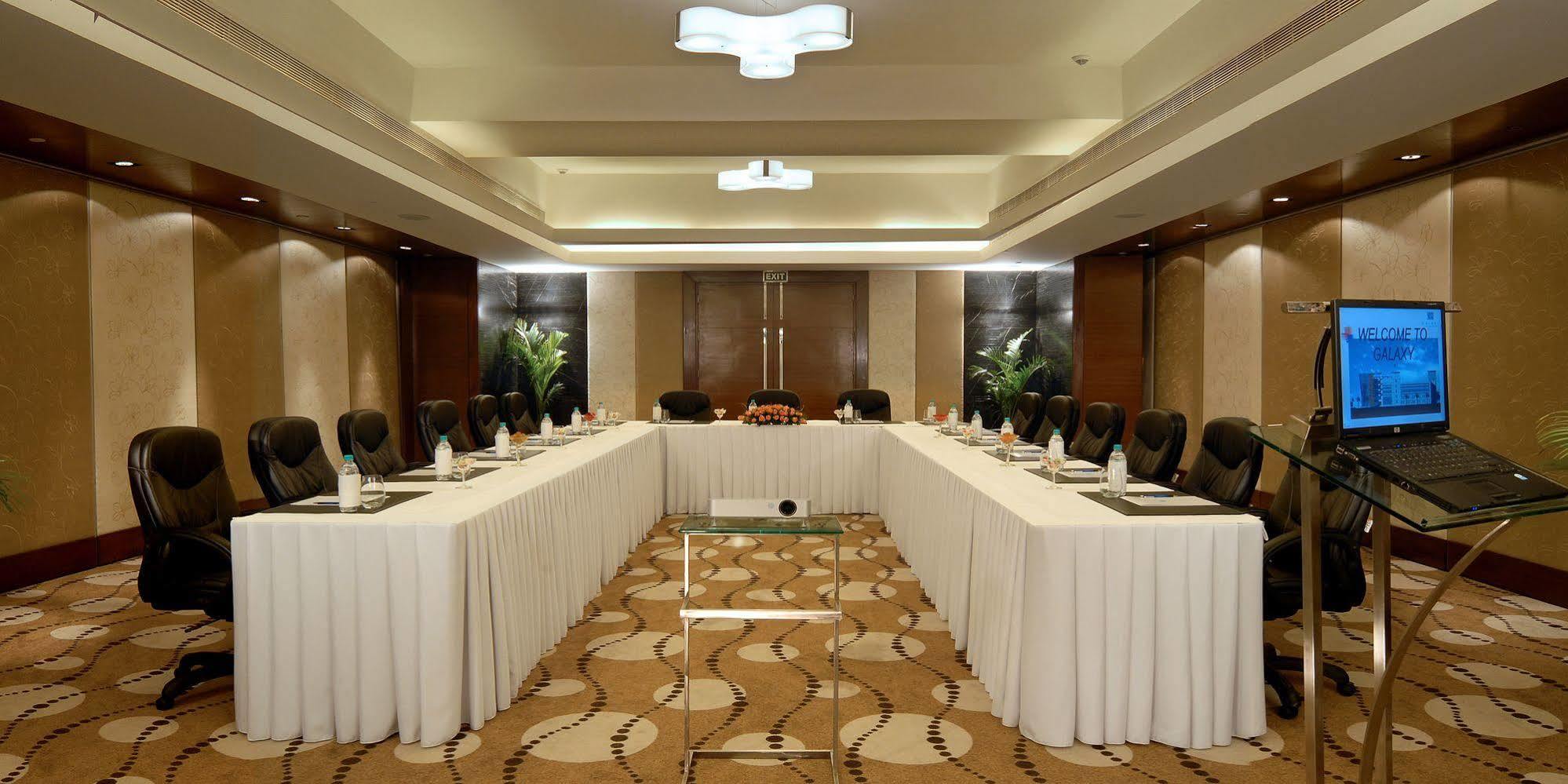 Galaxy Hotel & Spa Гургаон Екстериор снимка