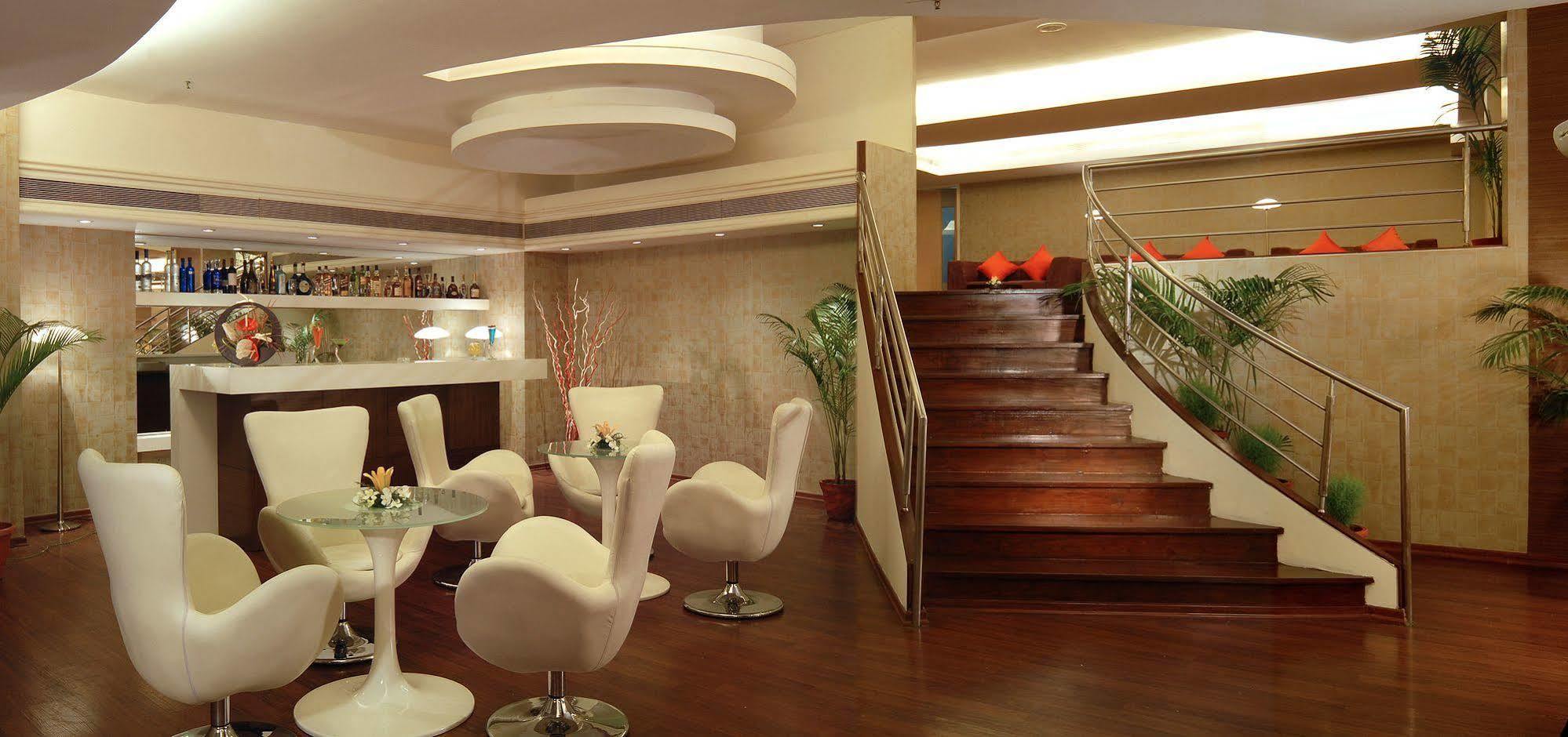 Galaxy Hotel & Spa Гургаон Екстериор снимка